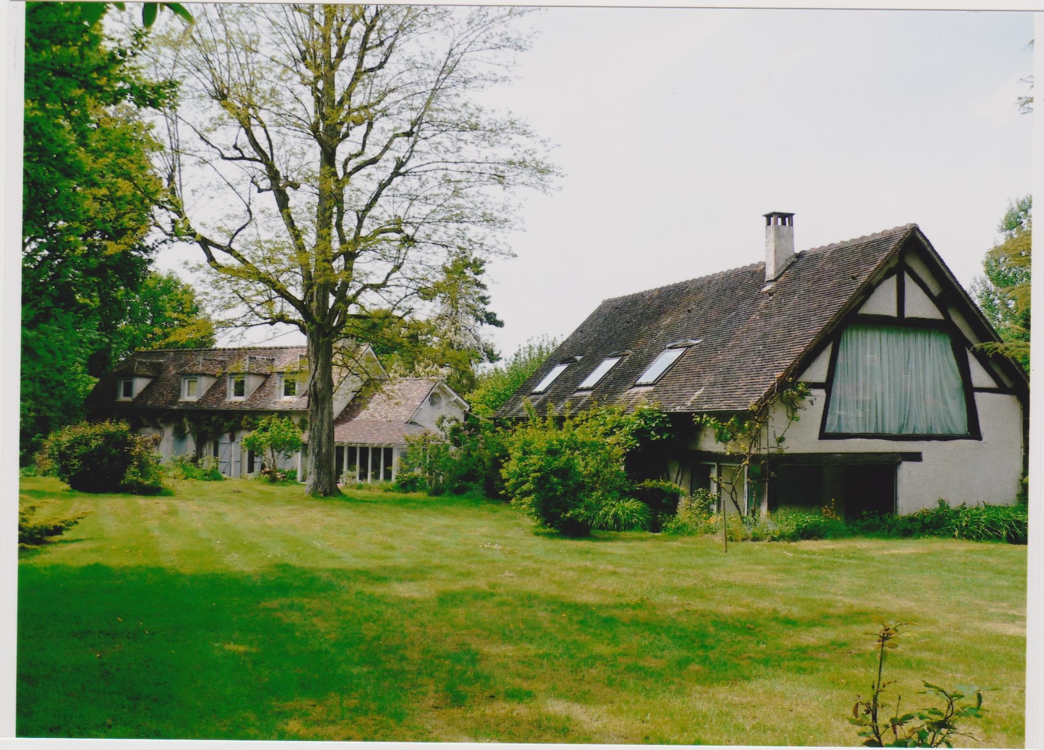 Belle longère non loin de la Forêt de Rambouillet, Gambais, France,78950 — Gambais